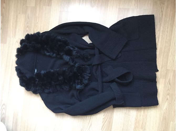 Marina Rinaldi Strickjacke schwarz aus Wolle und Kaschmir mit Fell und Gürtel - Ansicht 3