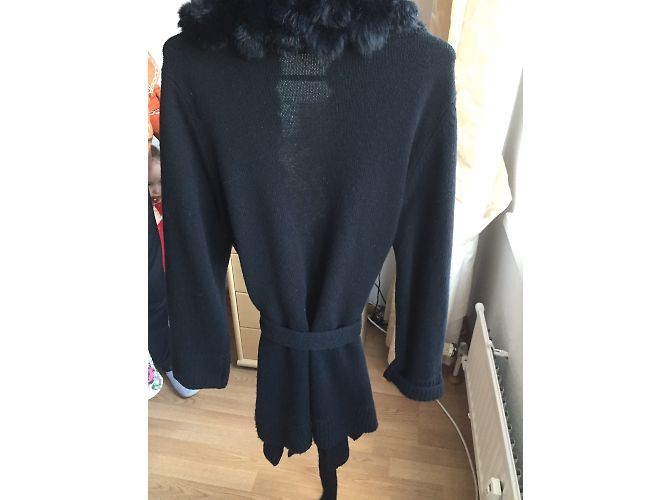 Marina Rinaldi Strickjacke schwarz aus Wolle und Kaschmir mit Fell und Gürtel - Ansicht 5