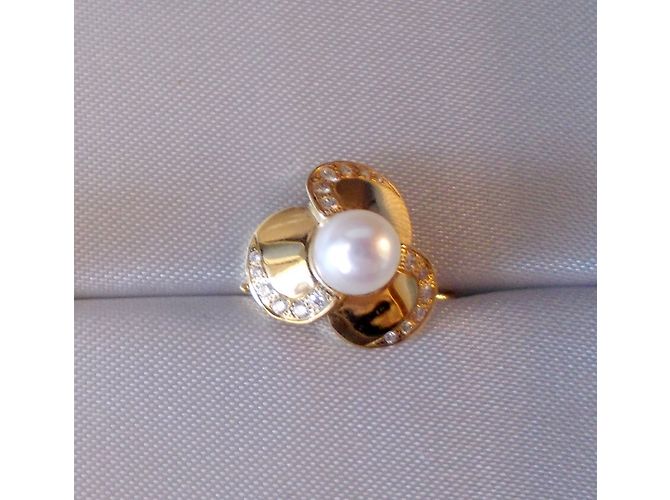 Set gioielli Poiray Petals Collana e Orecchini Oro Giallo Perla Diamante D'oro - vista 3