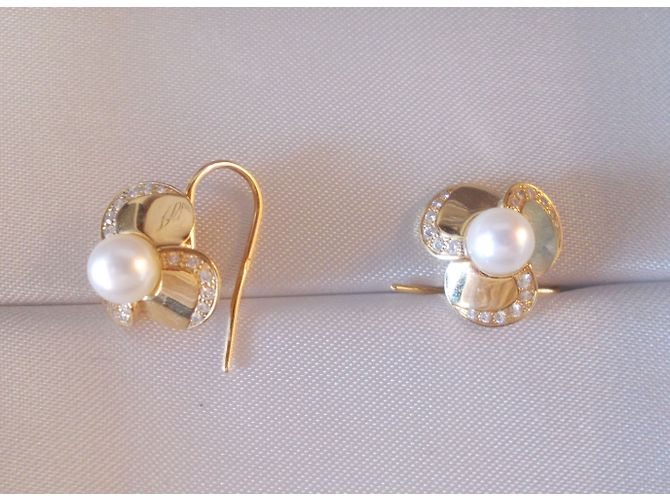 Set gioielli Poiray Petals Collana e Orecchini Oro Giallo Perla Diamante D'oro - vista 4