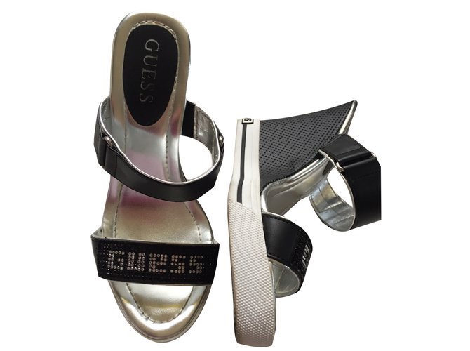 Mule con zeppa Guess nero e bianco - vista 2