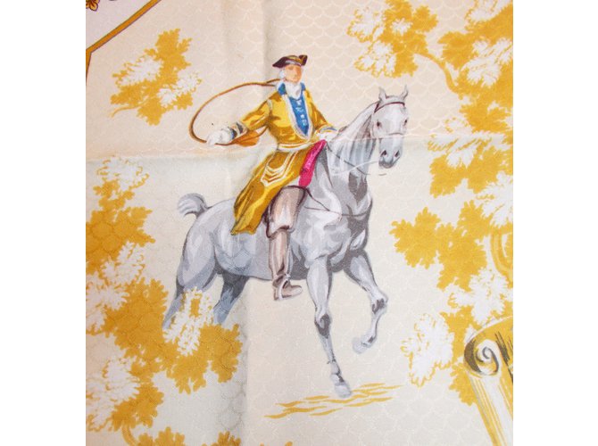 Hermès Cachecol de seda Dourado - vista 15