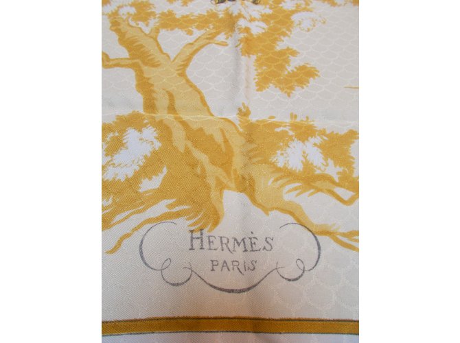 Hermès Cachecol de seda Dourado - vista 2