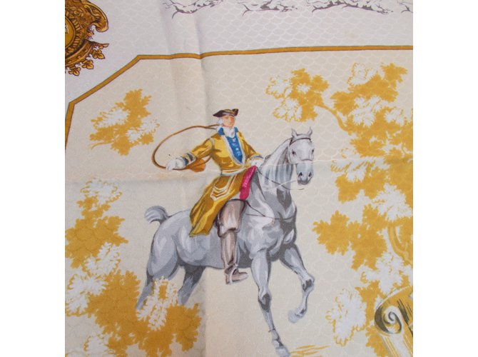 Hermès Cachecol de seda Dourado - vista 7