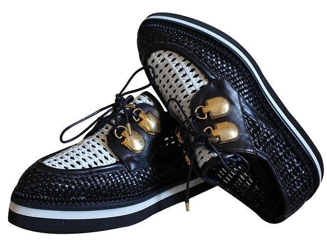 Scarpe Derby Alexander McQueen in pelle intrecciata bianco nero - vista 2