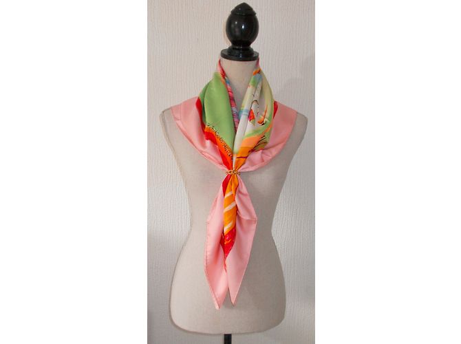 Sciarpa di seta Hermès Smiles In Third Millenary Rosa - vista 3
