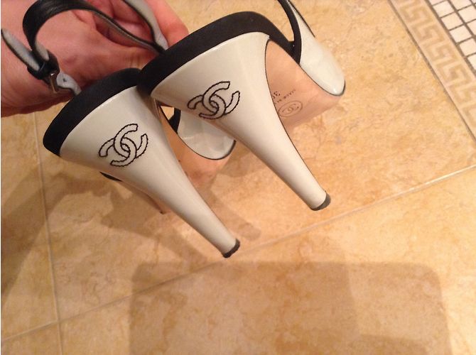 Chanel Blaue Lack Pumps Größe 39 - Ansicht 4