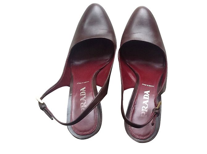 Décolleté Prada in pelle marrone 36FR - vista 2
