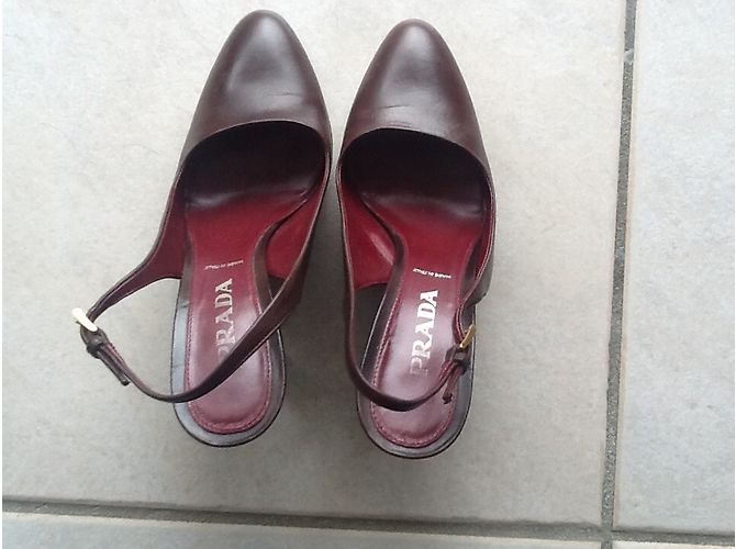 Décolleté Prada in pelle marrone 36FR - vista 3