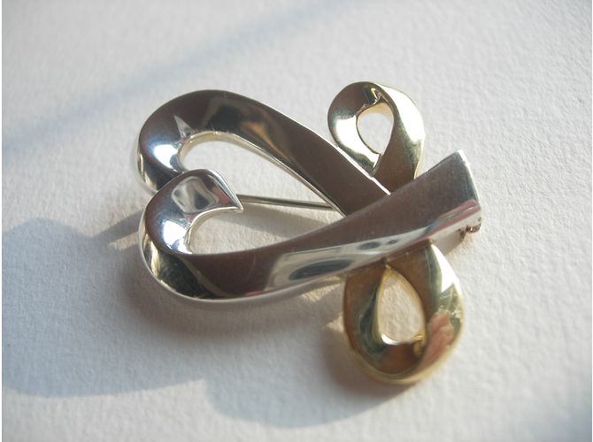 Spilla Tiffany & Co Loving Heart in argento e oro giallo D'oro - vista 4