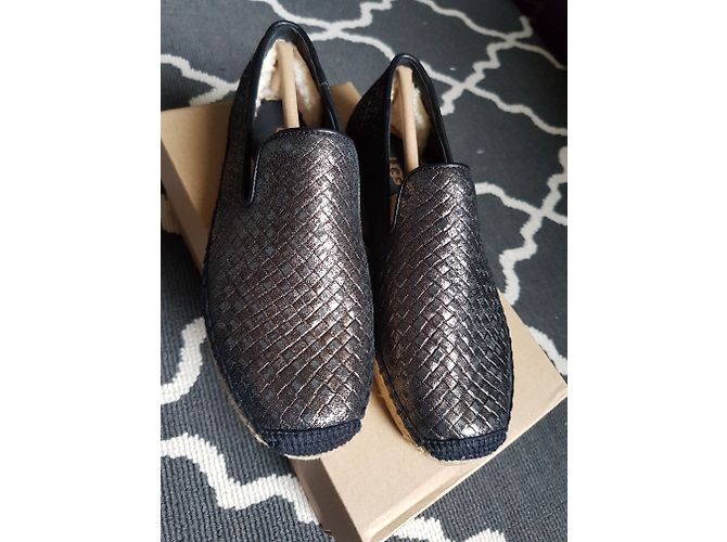 Ugg Alpercatas - vista 3