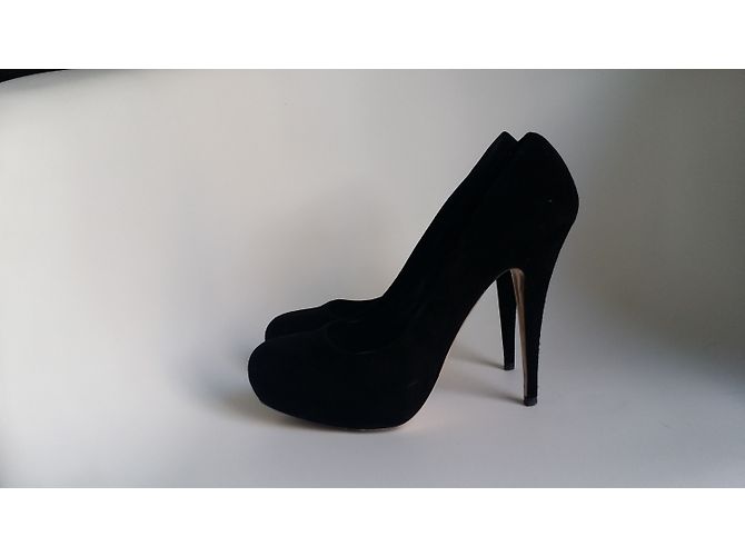 Miu Miu Pumps aus schwarzem Wildleder 12cm Absatz - Ansicht 4