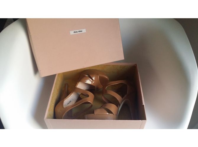 Sandali Miu Miu in vernice con plateau beige cognac 39 - vista 5