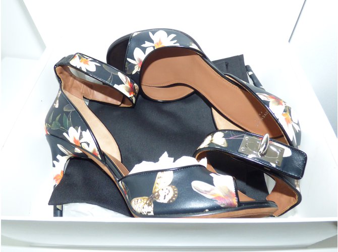 Givenchy Ledersandalen mit Blumenmuster Schwarz Eggshell Mehrfarben Aus weiß - Ansicht 20