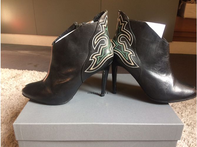 Autre Marque Stivaletti in pelle nera con ricami sul tallone 39 Nero - vista 7
