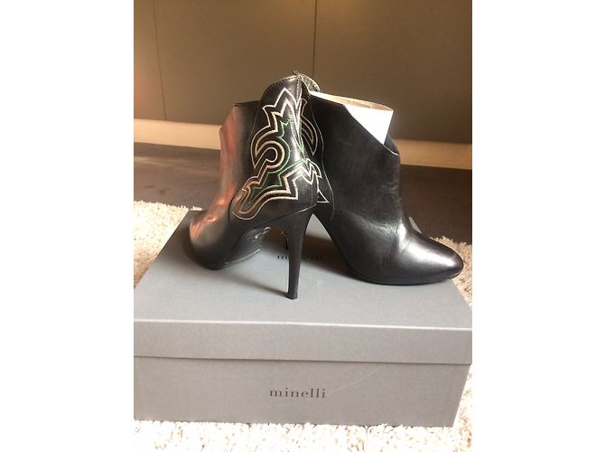 Autre Marque Stivaletti in pelle nera con ricami sul tallone 39 Nero - vista 8