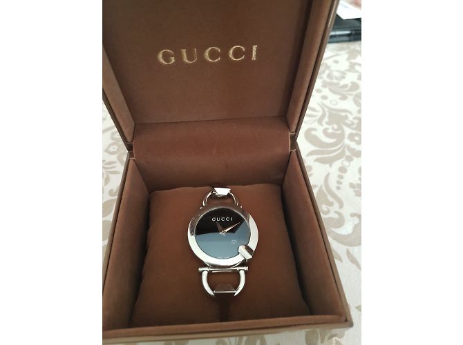 Gucci Uhr aus Stahl mit schwarzem Rundzifferblatt - Ansicht 3