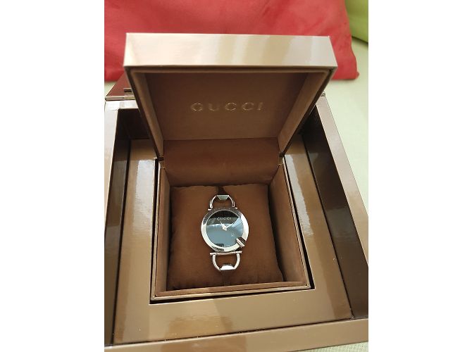 Gucci Uhr aus Stahl mit schwarzem Rundzifferblatt - Ansicht 4
