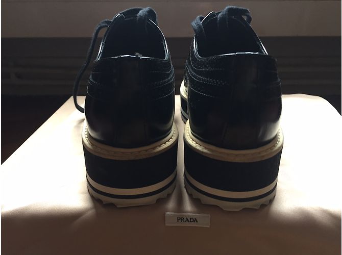 Chaussures Prada Micro en cuir noir - vue 5