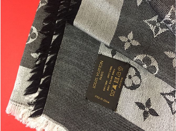 Louis Vuitton Lenço de Monogramm Preto - vista 4