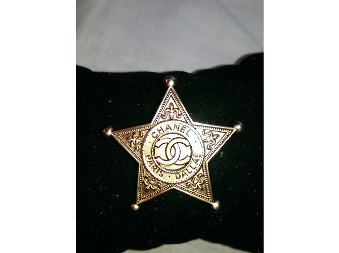 Chanel Stella dello sceriffo di Dallas Paris D'oro - vista 3