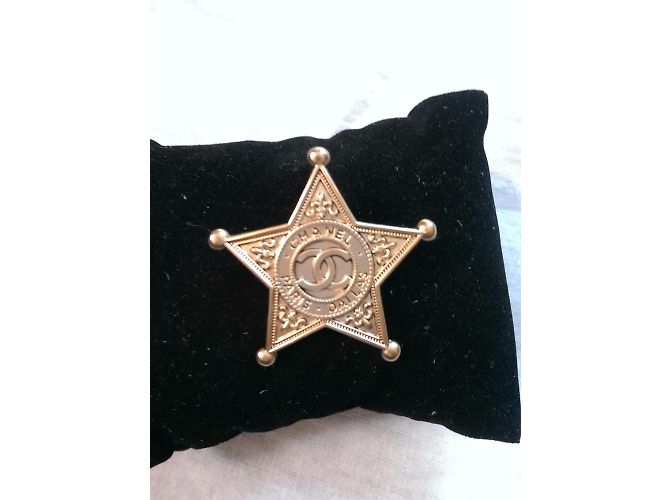 Chanel Stella dello sceriffo di Dallas Paris D'oro - vista 4