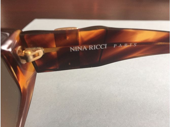 Nina Ricci Oculos escuros - vista 3