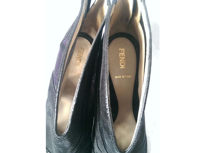Sandali Fendi in pelle nera con punta aperta 40 Nero - vista 11