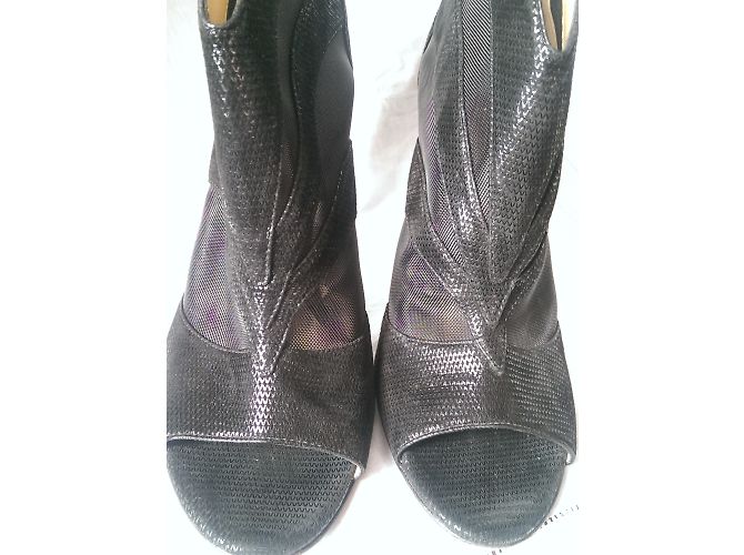 Sandali Fendi in pelle nera con punta aperta 40 Nero - vista 13