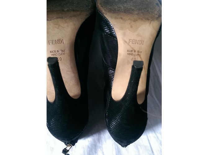 Sandali Fendi in pelle nera con punta aperta 40 Nero - vista 15