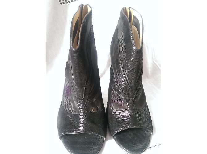 Sandali Fendi in pelle nera con punta aperta 40 Nero - vista 7