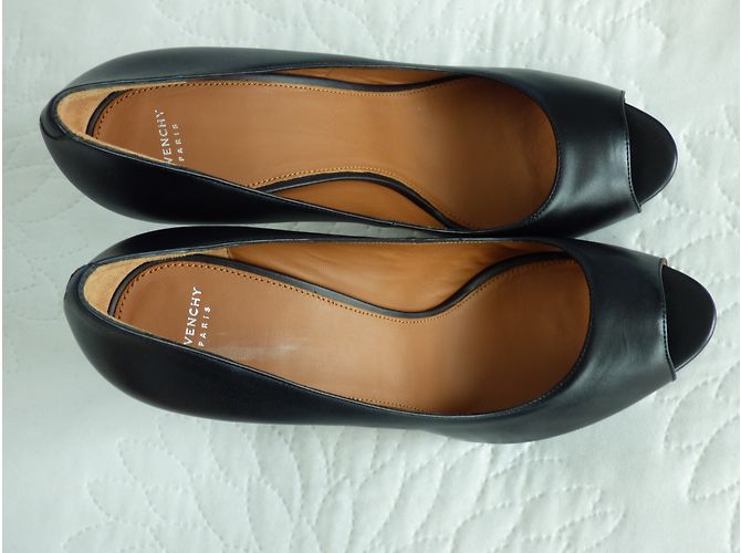 Décolleté con punta aperta Givenchy in pelle di vitello nera Nero - vista 6