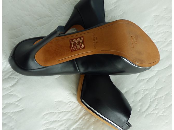 Décolleté con punta aperta Givenchy in pelle di vitello nera Nero - vista 7