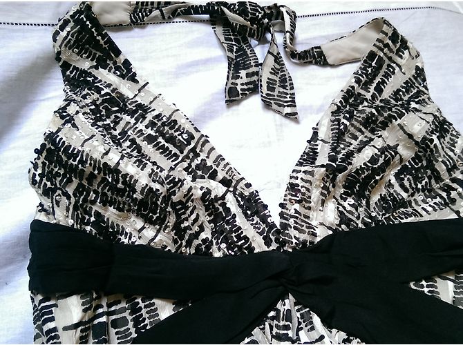 Vestido Bcbg Max Azria de seda sem alças e sem costas preto bege - vista 6