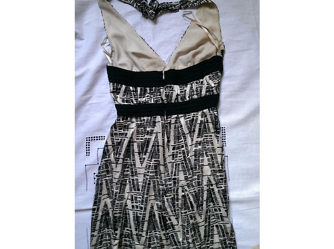 Vestido Bcbg Max Azria de seda sem alças e sem costas preto bege - vista 7