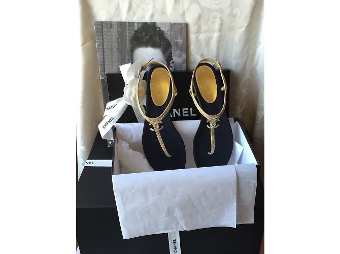 Chanel Sandalias Dorado - vista 3