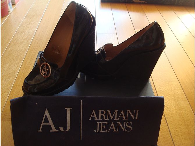 Mocassini Armani Jeans in vernice marrone scuro - vista 3