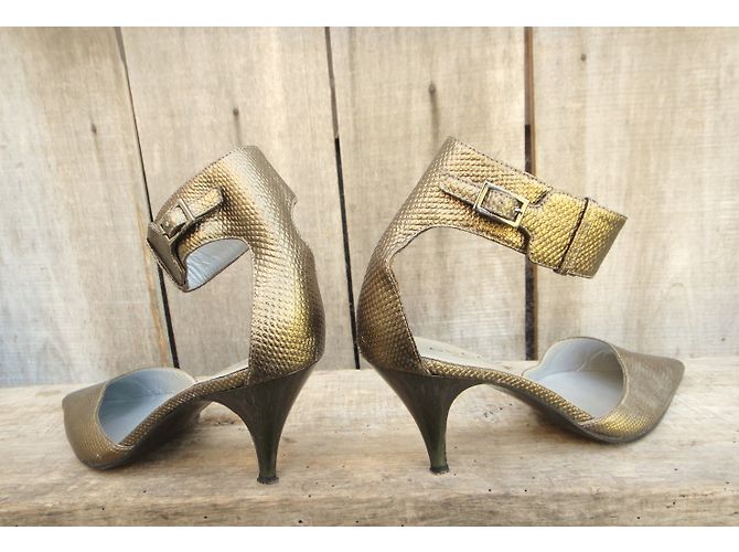 Décolleté Gucci in pelle dorata con cinturino D'oro - vista 5
