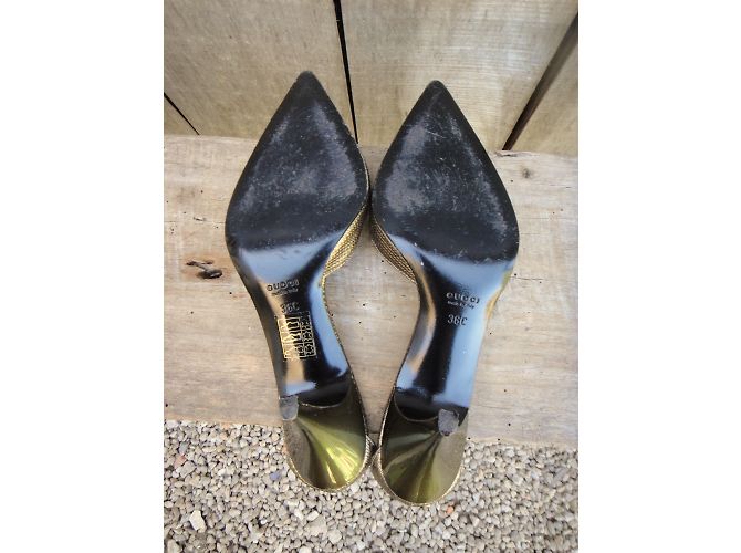 Décolleté Gucci in pelle dorata con cinturino D'oro - vista 6