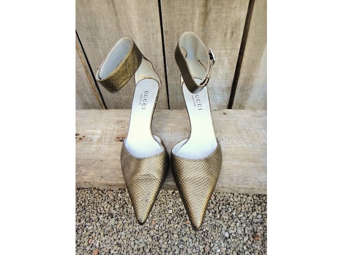 Décolleté Gucci in pelle dorata con cinturino D'oro - vista 8