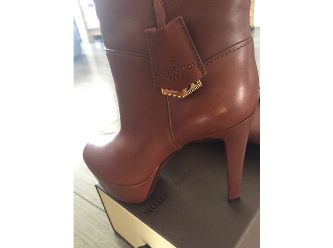 Louis Vuitton Botines de tacón en cuero marrón Castaño - vista 5
