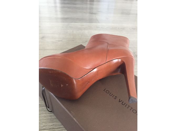 Louis Vuitton Botines de tacón en cuero marrón Castaño - vista 7
