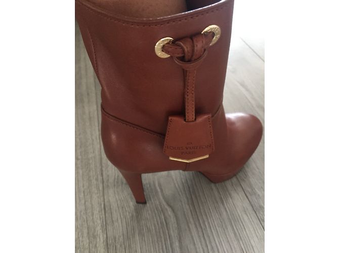 Louis Vuitton Botines de tacón en cuero marrón Castaño - vista 8