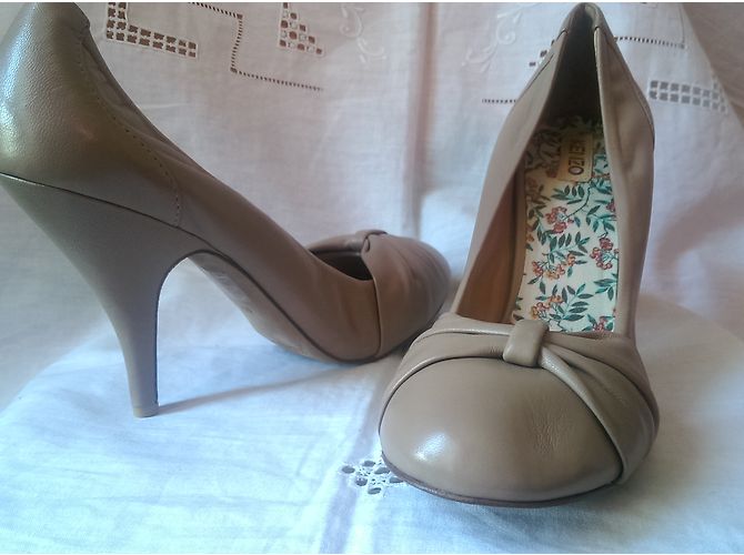 Décolleté Kenzo in pelle beige con punta - vista 5