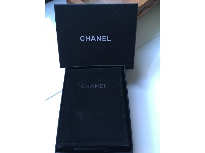 Orecchini Chanel Simbolo Dado con Catena Grigio Acciaio - vista 4