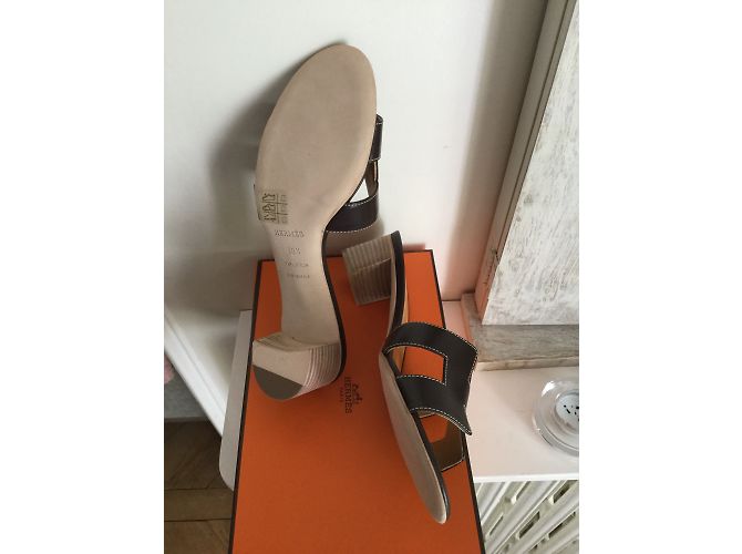 Hermès Pelle Moka Oasis Mule 38,5 Marrone scuro - vista 6