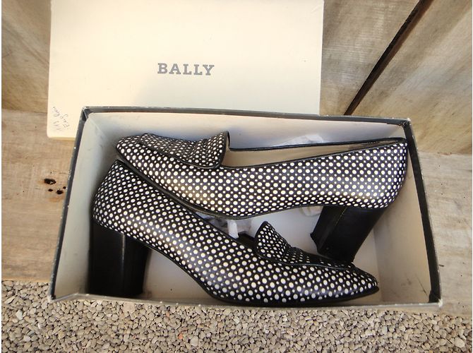 Mocassini Bally Parfait in pelle nero e bianco Taglia 40 - vista 3