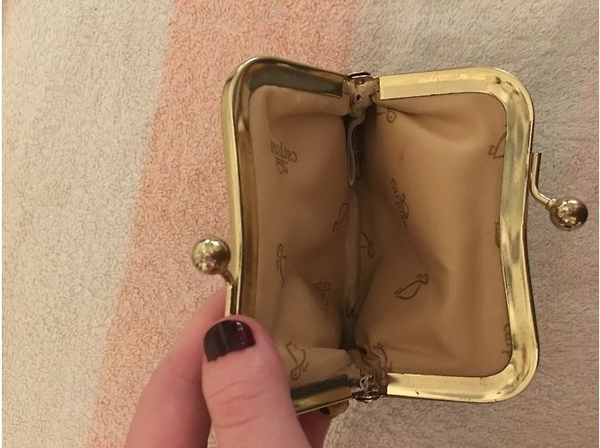 Autre Marque Cartera Carpisa Dorada en Piel Pata de Cabra con Amuletos Dorado - vista 5
