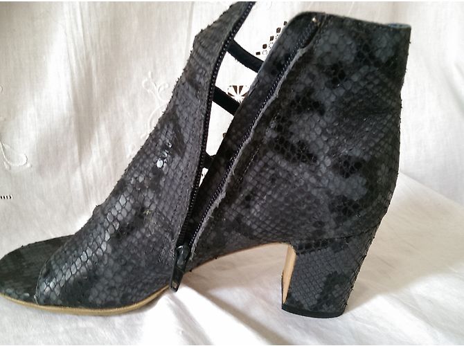 Maison Martin Margiela Asymmetrische Python Sandalen Anthrazit Anthrazitgrau - Ansicht 4