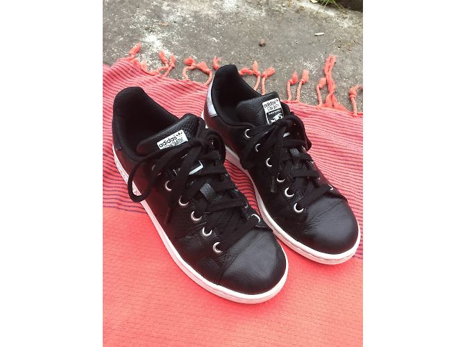 Zapatillas Adidas Stan Smith Rita Ora Negras de Cuero Negro - vista 3